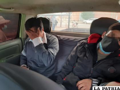 El conductor del minibús y el herido son trasladados por personal de Tránsito /LA PATRIA