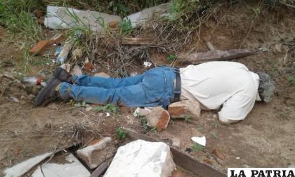 El individuo fue encontrado con los pies atados, boca abajo /Clave 300