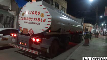 El camión cisterna ingresó en contra ruta por la 6 de Octubre 
/LA PATRIA
