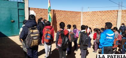 Padres de familia consideran que sus hijos aprenden mejor en las aulas 
/LA PATRIA ARCHIVO