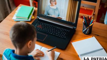 La norma prevé dotar de soportes tecnológicos a estudiantes que así lo requieran  /univision.com