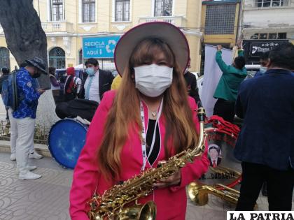 VANESA ZENTENO 
BANDA FEMENINA CANDELARIA