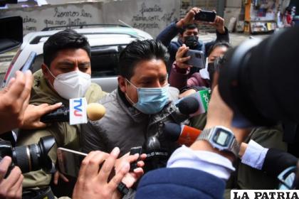 Santos Quispe sorprendido con bebidas alcohólicas dentro de la gobernación de La Paz /apg