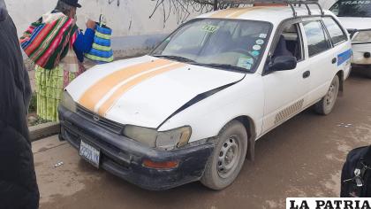 Aparentemente, fallaron los frenos del taxi / LA PATRIA