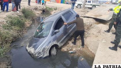 La Policía remolcó el motorizado /LA PATRIA