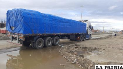 Se presume que el occiso, saltó y se resbaló hacia la llanta del camión /LA PATRIA