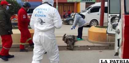 Levantamiento del cadáver en la avenida Villarroel e Iquique 
/LA PATRIA