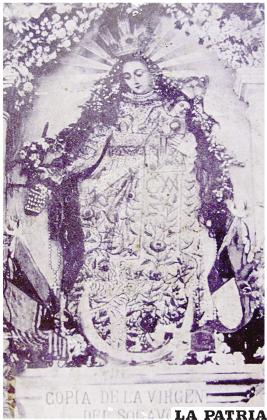 Esta fotografía es considerada como la más antigua de la Virgen del Socavón, data entre 1880 a 1890, por el formato de Tarjeta de Visita / HISTORIAS DE ORURO