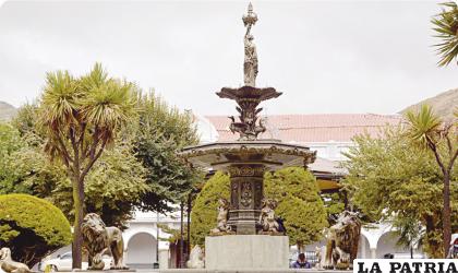 La Plaza 10 de Febrero tiene estilo frances/ LA PATRIA
