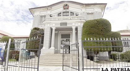 La fachada del Colegio Bolívar, obra de Adán Sánchez / LA PATRIA