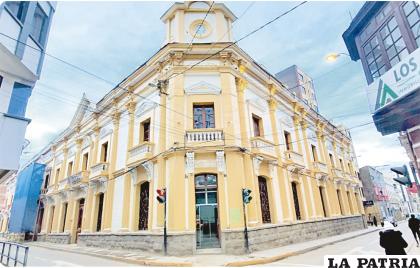 El Banco  Mercantil de Patiño / LA PATRIA