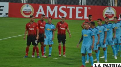Deportivo Lara se adelantó en dos ocasiones en el marcador, pero se descuidó y permitió la remontada de Bolívar /lavinotinto.com
