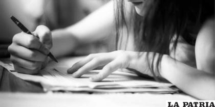 La adolescente huyó por temor tras perder el año escolar / Referencial
