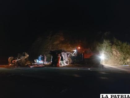 El conductor de la camioneta falleció tras la colisión / Cortesía
