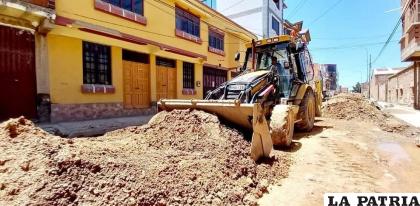Rellenado de boquetes en la calle Iquique /GAMO