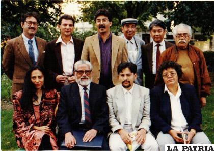 Encuentro de escritores bolivianos en Estocolmo, 1991. Héctor Borda de pie, derecha