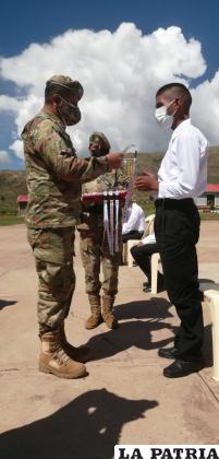 Esta actividad se realizó en el patio de honor del Regimiento de Infantería 21 “Illimani”
