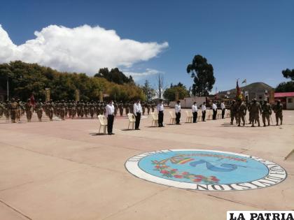 Fueron 10 varones y una dama los que recibieron este documento