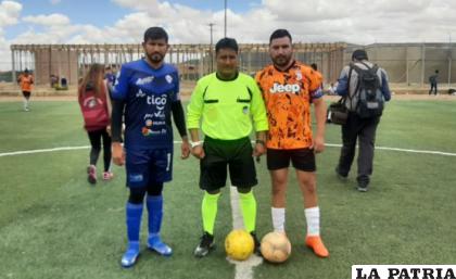 Los capitanes de los equipos involucrados en la final del 
torneo /LA PATRIA