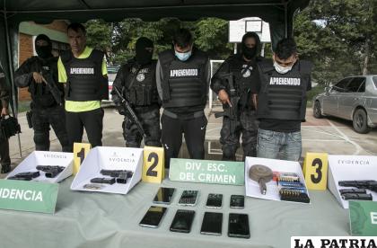 Fueron presentados los acusados de matar a un chileno y enterrarlo /APG
