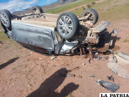 Dos personas lastimadas tras el vuelco de tonel /Cortesía
