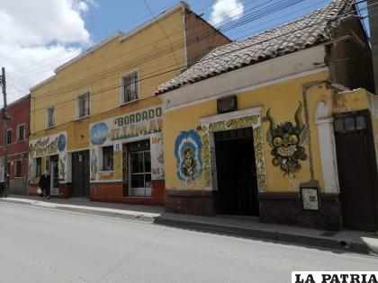Algunos talleres de la calle La Paz se encuentran cerrados /LA PATRIA