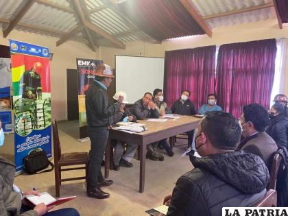 Reunión tras la movilización de los mineros de Huanuni 
/Radio Nacional de Huanuni
