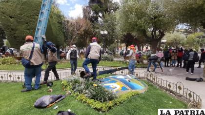 Técnicos realizaban el mantenimiento del poste /RR.SS