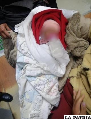 El bebé estaba en manos de la tía, quien se hizo pasar por la madre /Foto referencial /DIO