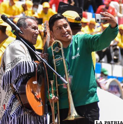 Una selfie para el recuerdo con Gonzalo Hermosa /LA PATRIA