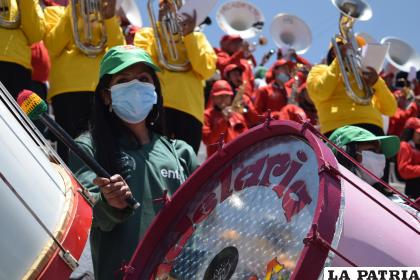 La banda femenina Candelaria presente con su representante 
/LA PATRIA