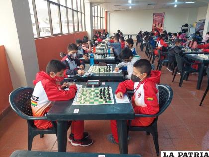 La competencia a siete rondas se realizó en el coliseo Ciudad de Potosí /FBA