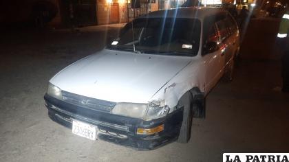 El automóvil fue golpeado en la esquina izquierda /LA PATRIA