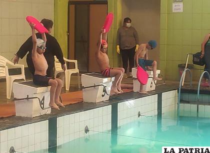Los nuevos nadadores participaron en una atractiva jornada
/Club Tiburones