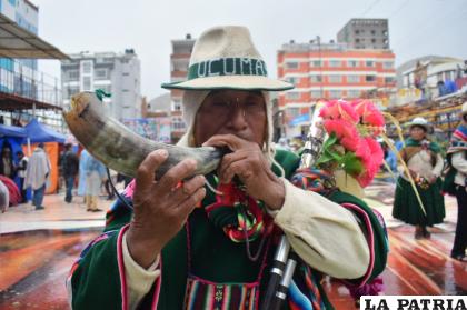 Las tarkas son instrumentos cuyo sonido invita al baile /LA PATRIA ARCHIVO
