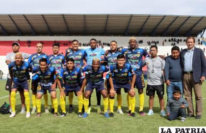 El campeón del fútbol orureño apalabró a sus jugadores de la temporada 2021 /LA PATRIA