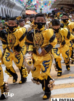 Los niños peregrinaron hacia la Virgen del Socavón al ritmo del caporal /LA PATRIA