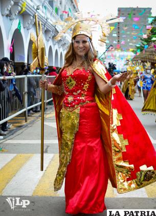 Una inca en peregrinación hacia la Virgen del Socavón /LA PATRIA
