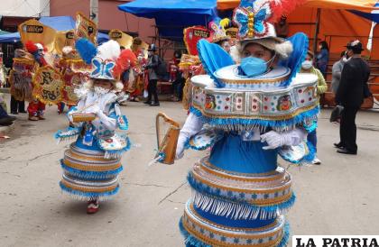 Niños de la Morenada Zona Norte encabezaron el recorrido de su conjunto /LA PATRIA