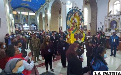 Imagen de la Virgen en su ingreso al Santuario /LA PATRIA