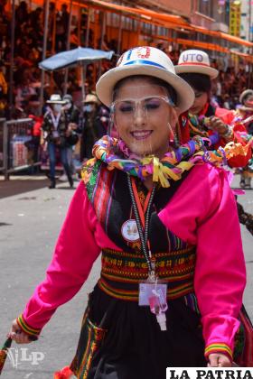 La elegancia de las mujeres en la danza de la Morenada
