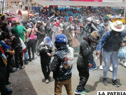 Los más pequeños disfrutaron del juego con espuma 
/LA PATRIA