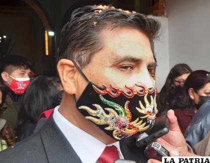 Gobernador Johnny Vedia tiene vasta experiencia en la función pública / LA PATRIA