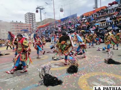 La Diablada Artística Urus en la Avenida Cívica /LA PATRIA
