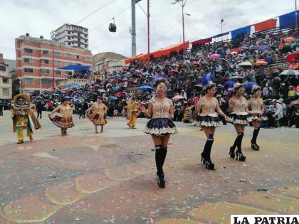 Domingo de Carnaval en la Avenida Cívica /LA PATRIA
