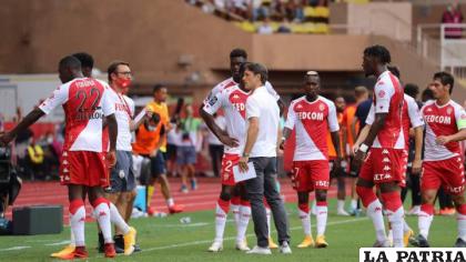 Se lamentan los jugadores del Mónaco tras la derrota de local ante Reims /as.com