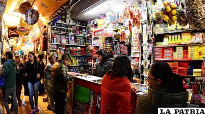 La actividad de compra y venta de útiles escolares /RR.SS.