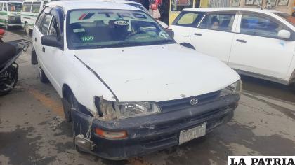 El chofer no logró frenar a tiempo e impactó contra el taxi /LA PATRIA

