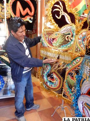 Milton Belzu con sus creaciones únicas que engrandecen a la Obra Maestra / LA PATRIA
