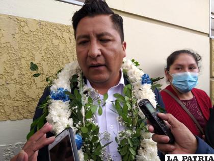 Alcalde Adhemar Willcarani, negocia el precio del alimento complementario /LA PATRIA